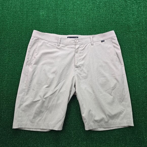 Travis Mathew Shorts Men 40 Beige Chino Flat Front Beach Preppy Golf Performance - Picture 1 of 10